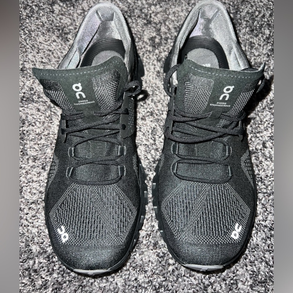 On- Running Cloud X3, Women’s Size 8 shoes in black.